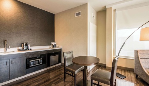 Suite, 1 King Bed with Sofa bed, Accessible, Non Smoking (Upgrade)