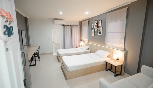 Deluxe Corner Room