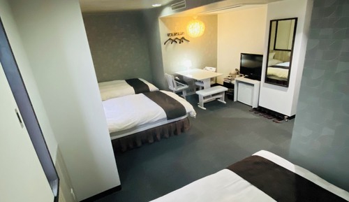 Triple Room, Smoking