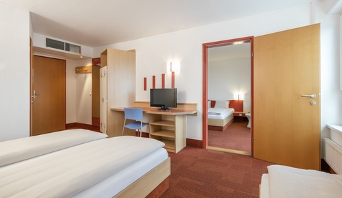 Family Room, Connecting Rooms
