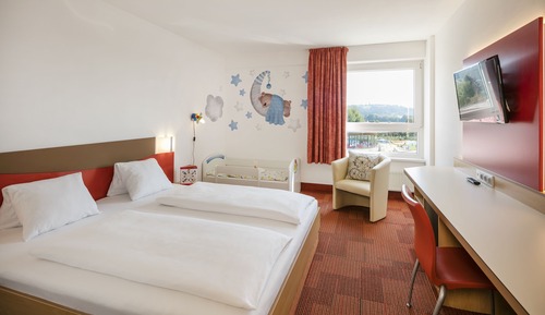 Double Room (Gitterbettzimmer)