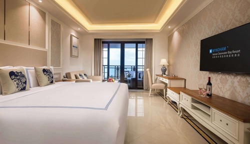 Deluxe Room, 1 King Bed, Ocean View (And Pool View)