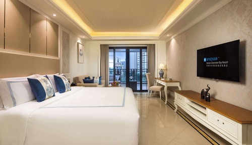 Deluxe Room, 1 King Bed, Non Smoking, City View