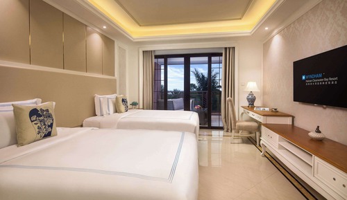Deluxe Room, 1 Twin Bed, Pool View