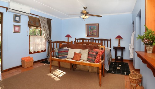 Comfort Room, 1 Bedroom (Twin bedded room: Blue Crane)