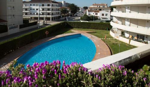 Apartment with Pool View 