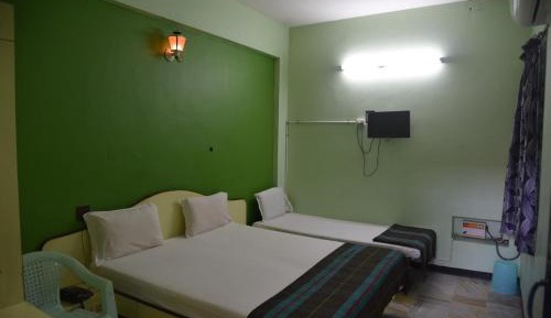 Economy Triple Room