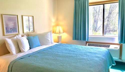 Deluxe King Suite