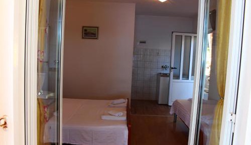 Studio (3 Adults)