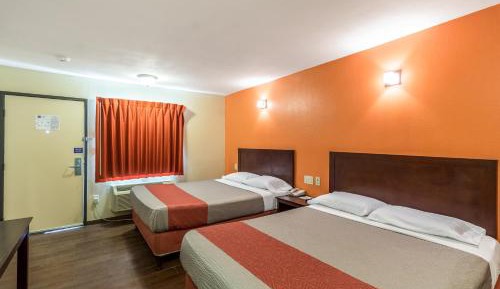Deluxe Queen Room with Two Queen Beds - Non-Smoking
