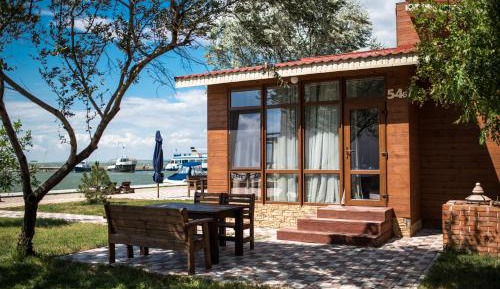 Comfort One-Bedroom Cottage First Line
