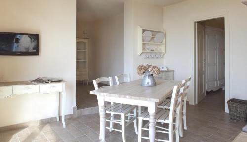 Superior One-Bedroom Apartment (4 Adults)