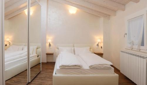 Deluxe Apartment - Attic