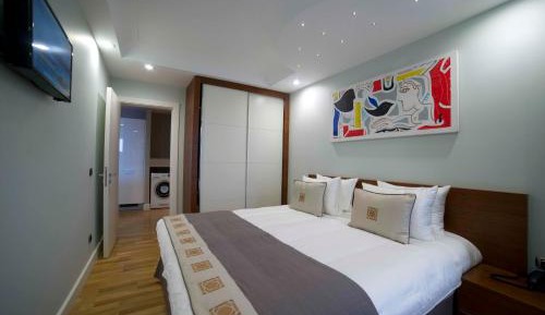 One-Bedroom Apartment with Kitchen