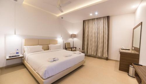 Deluxe Double Room (2 Adults + 1 Child)