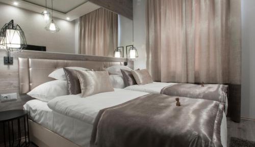 Double or Twin Room with Shower