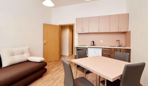Apartment With Kitchenette and Shared Bathroom