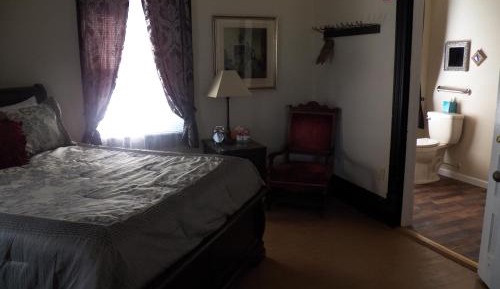 Deluxe Queen Room