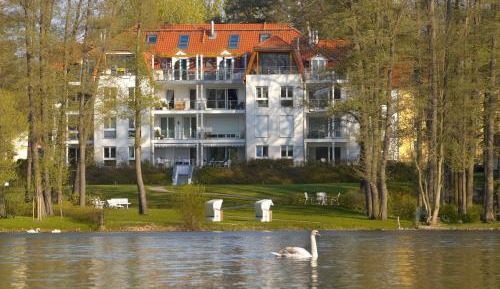 Apartment with Lake View