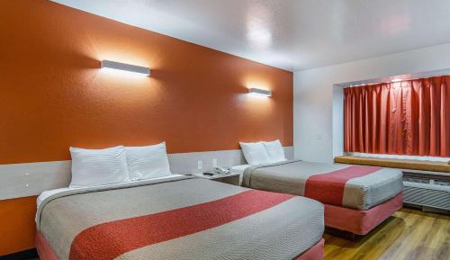 Queen Room with Two Queen Beds - Non-Smoking