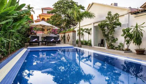 Villa with Garden View