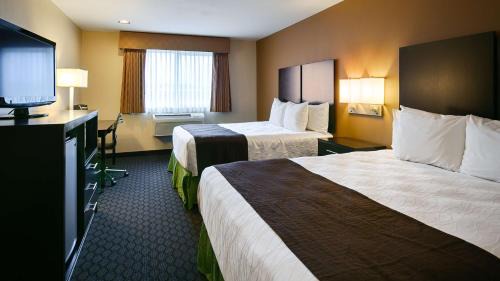 Queen Room with Two Queen Beds - Non-Smoking