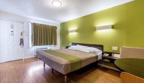 King Room - Non-Smoking