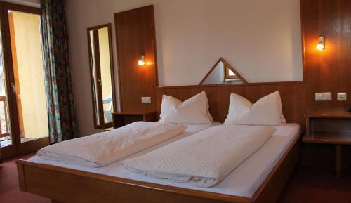 Family Room (2 Adults + 2 Children)