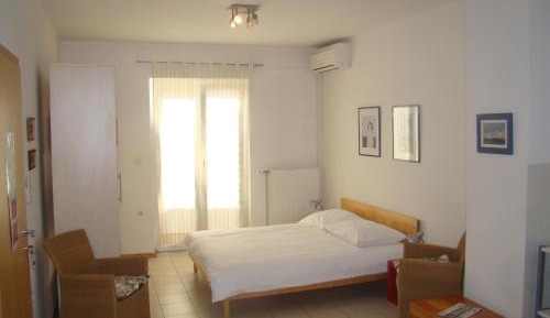 Studio (2 Adults)