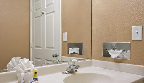 Queen Room - Non-Smoking