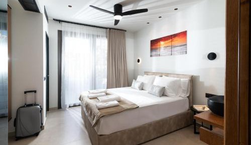  Deluxe One-Bedroom Apartment with Private Pool