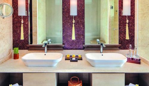 Junior Suite with Free Daily Chocolate Hours and Daily Resort Activities