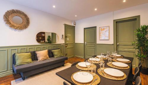 Four-Bedroom Apartment with Balcony 