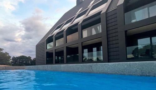 One-Bedroom Apartment with Pool View