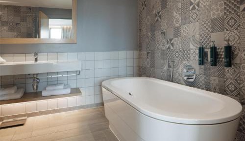 One-Bedroom King Suite