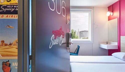 Side-Car Twin Room with Shared Bathroom