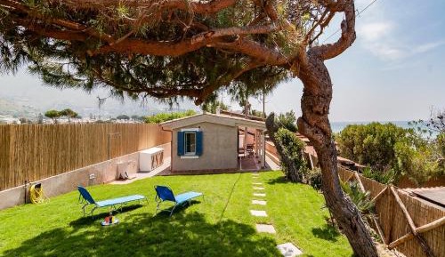 One-Bedroom House with Garden View