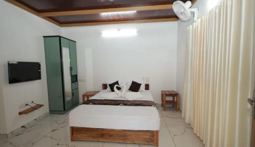 Deluxe Double Room (2 Adults + 1 Child)