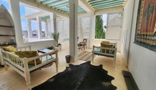 Deluxe Queen Suite