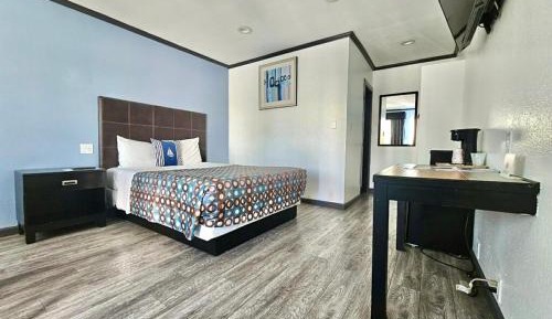 Standard Queen Room