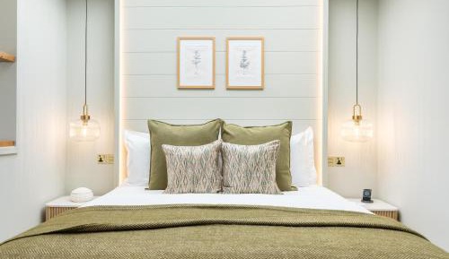 Suite with Mountain View