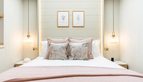 Suite with Mountain View