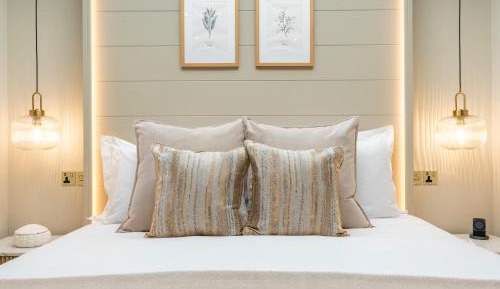 Suite with Mountain View