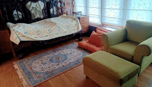 Deluxe Double Room (2 Adults + 1 Child)