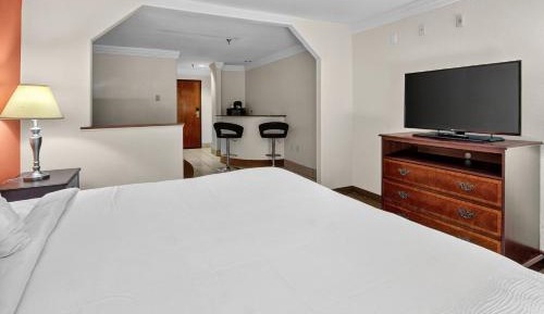 Suite with Hot Tub