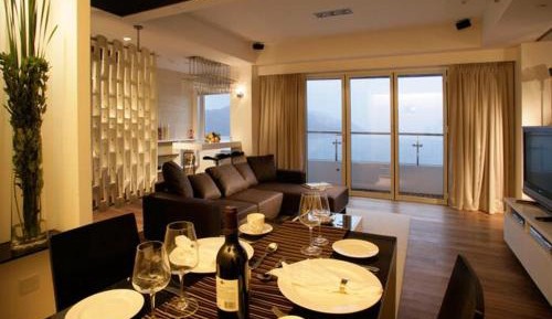 Deluxe King Suite
