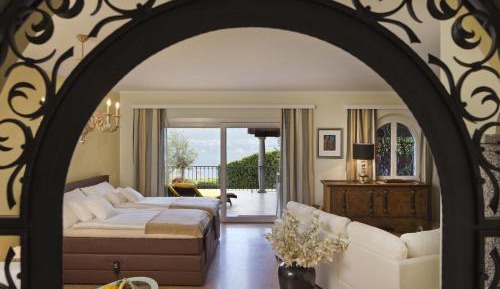 Suite with Lake View
