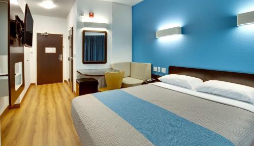 Deluxe Queen Room - Non-Smoking