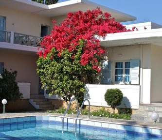 One-Bedroom Apartment with Pool, Mountain and Garden View