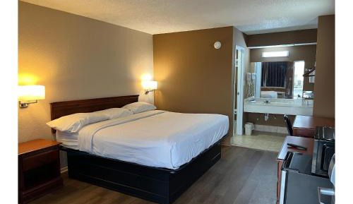 King Room - Non-Smoking